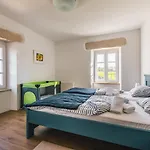 Kanedolo Vila *